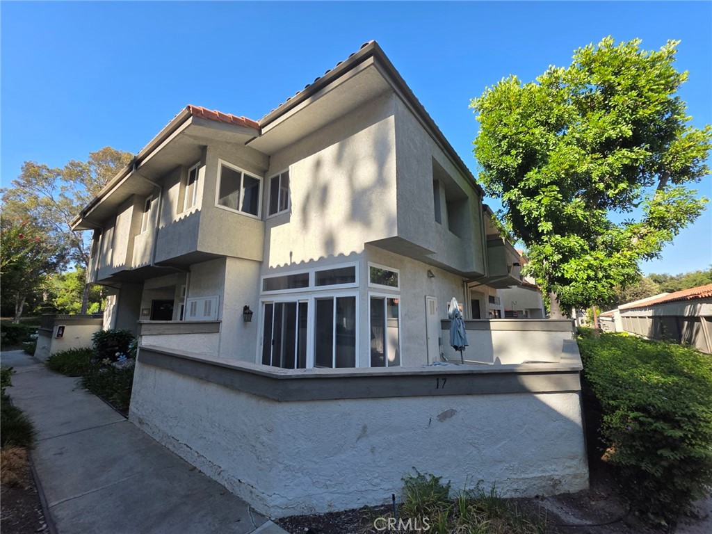 17 Blackbird Lane