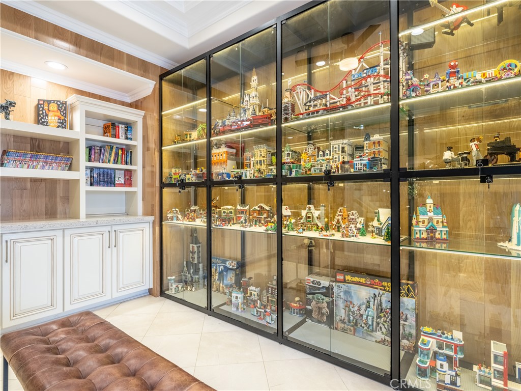 1610 Mayflower Avenue