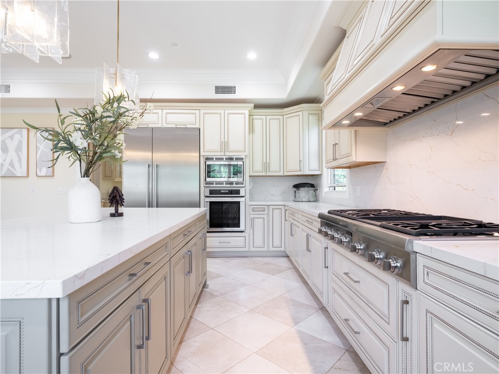 1610 Mayflower Avenue