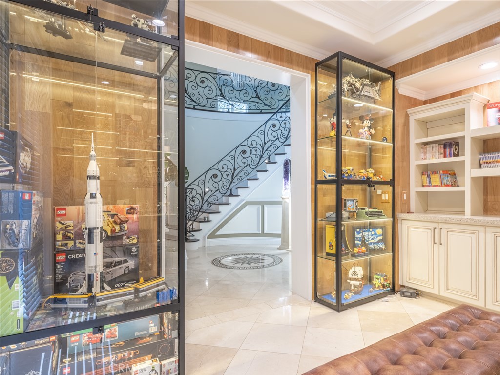 1610 Mayflower Avenue