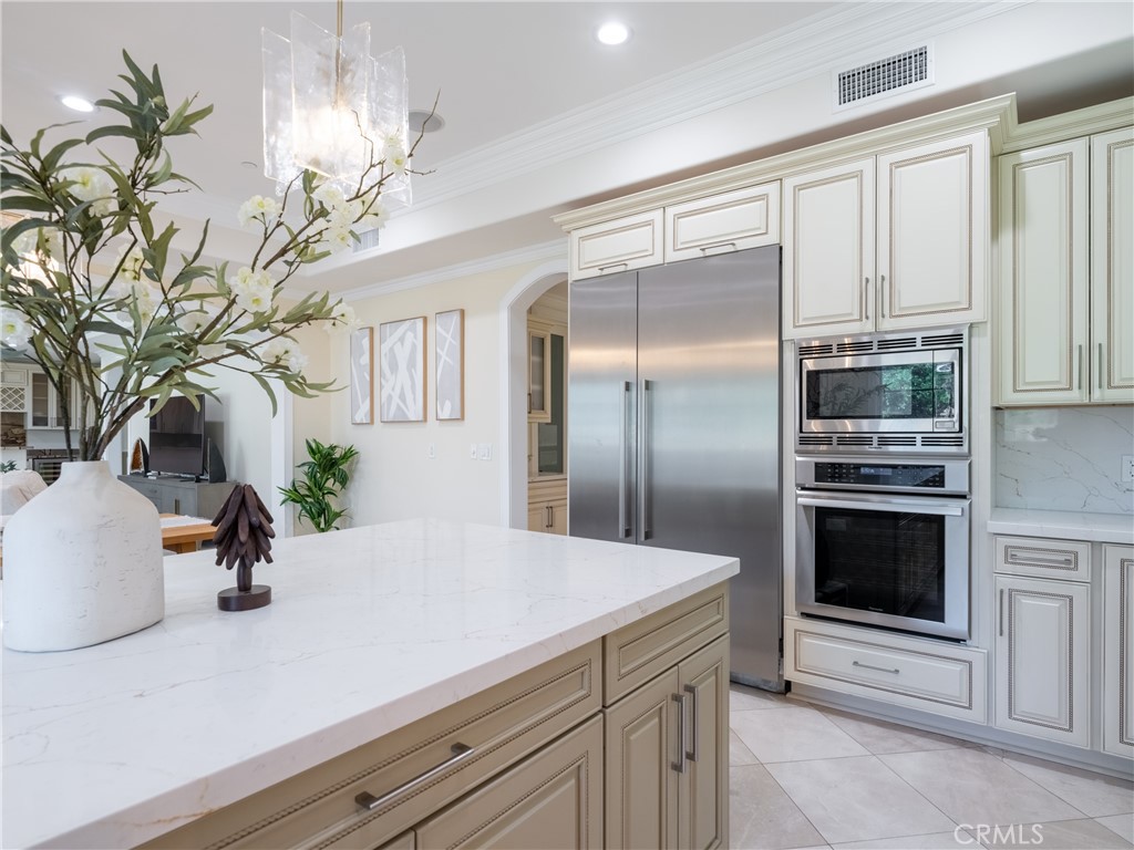 1610 Mayflower Avenue