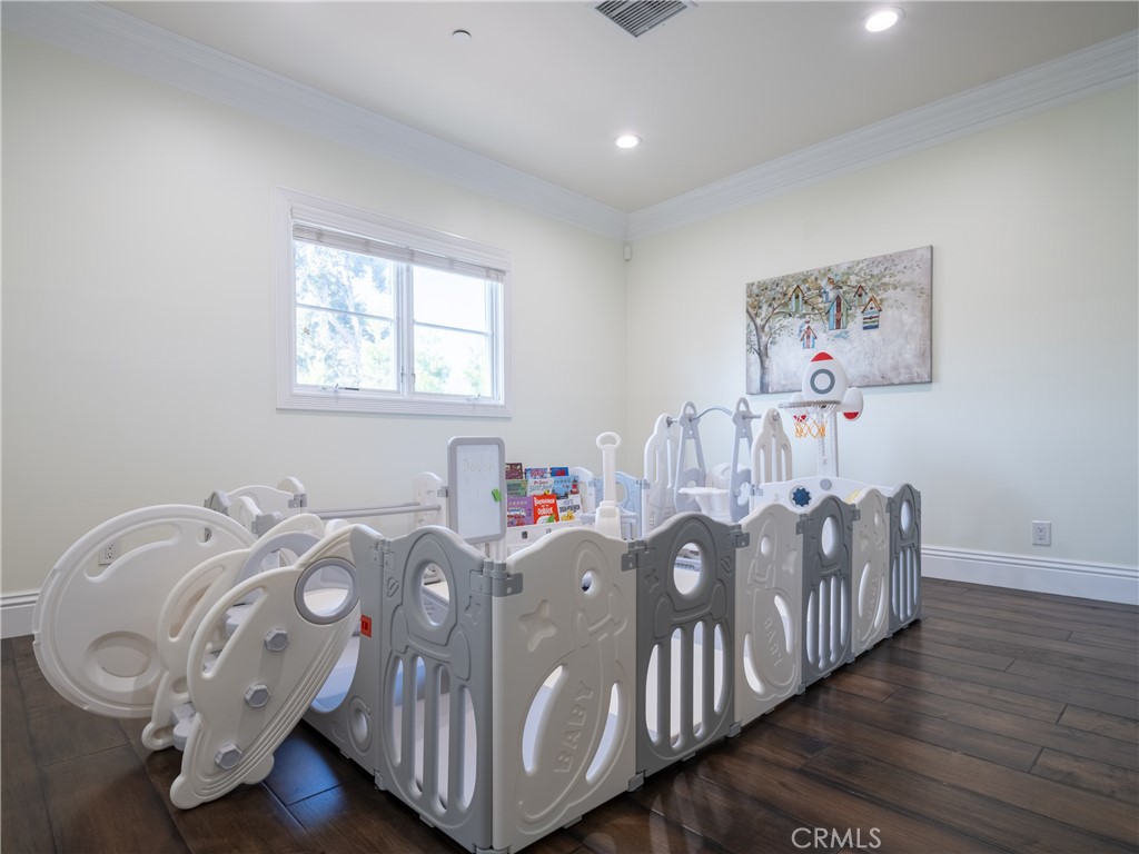 1610 Mayflower Avenue