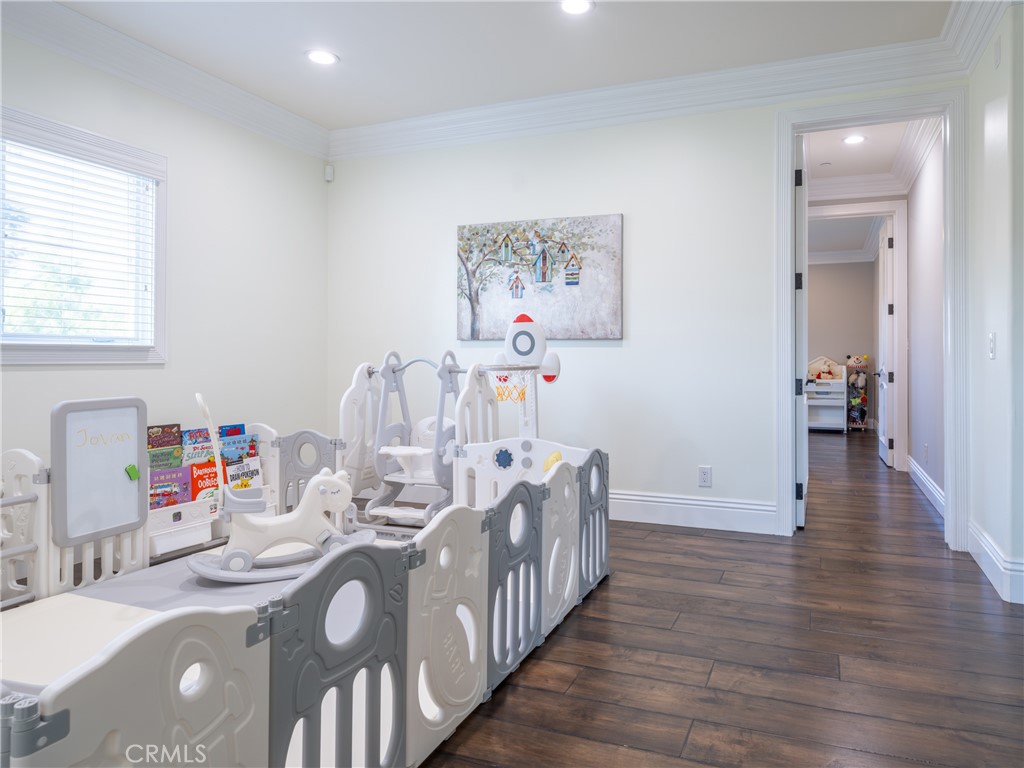 1610 Mayflower Avenue