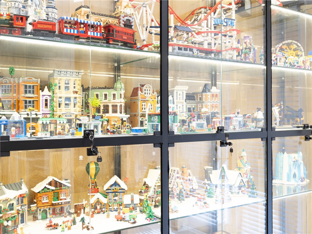 1610 Mayflower Avenue