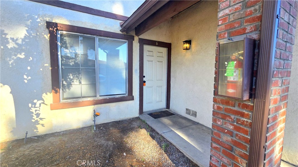 937 E Deodar Street 6