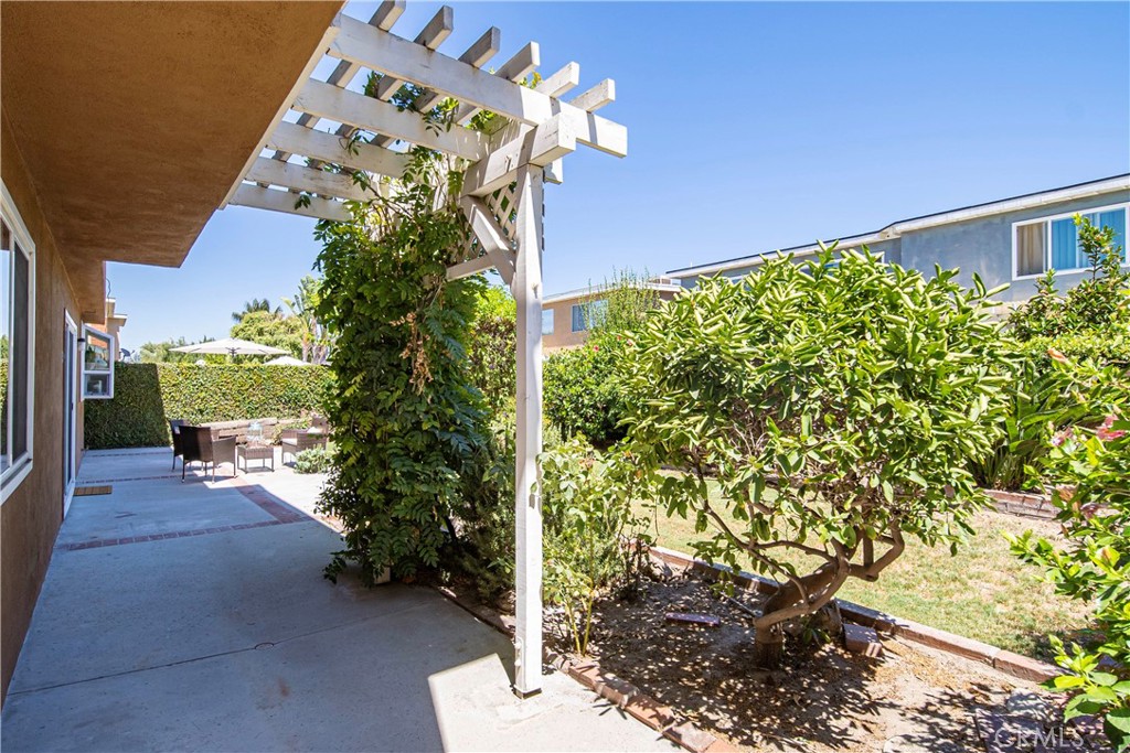 8232 Wickham Lane