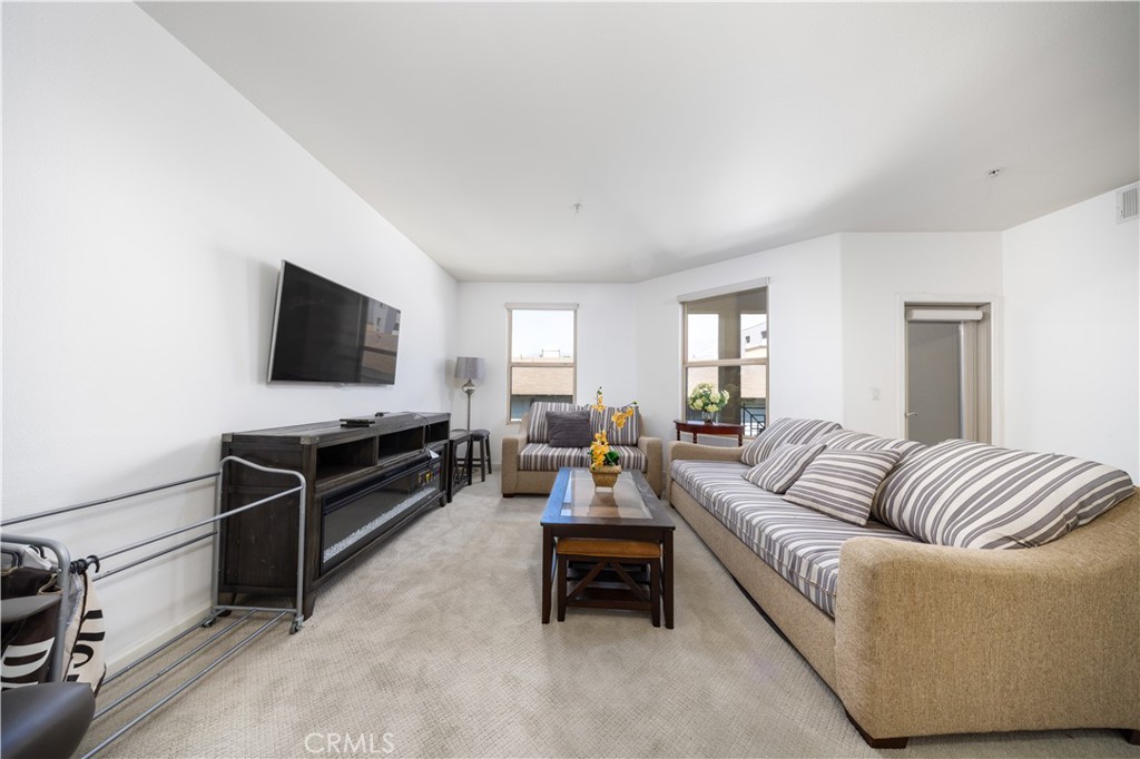 128 N Oak Knoll Avenue 317