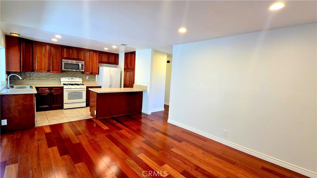 410 N Prospectors Road