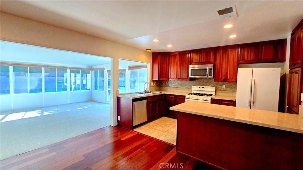 410 N Prospectors Road