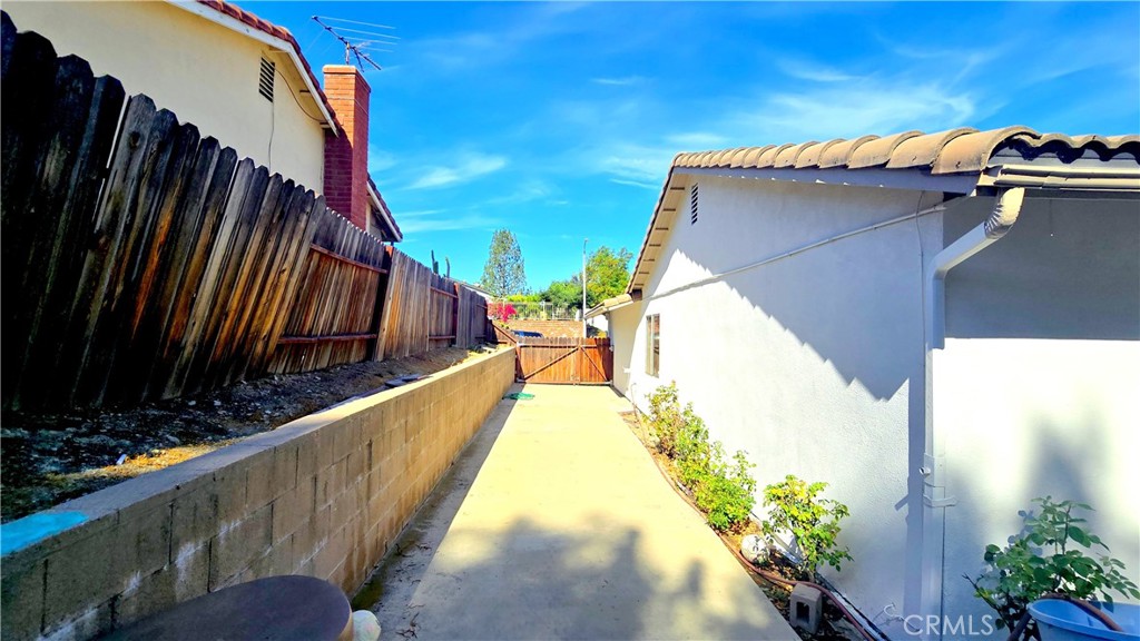 410 N Prospectors Road