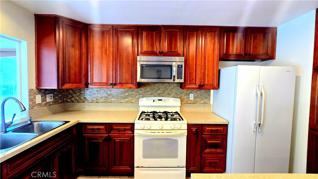 410 N Prospectors Road