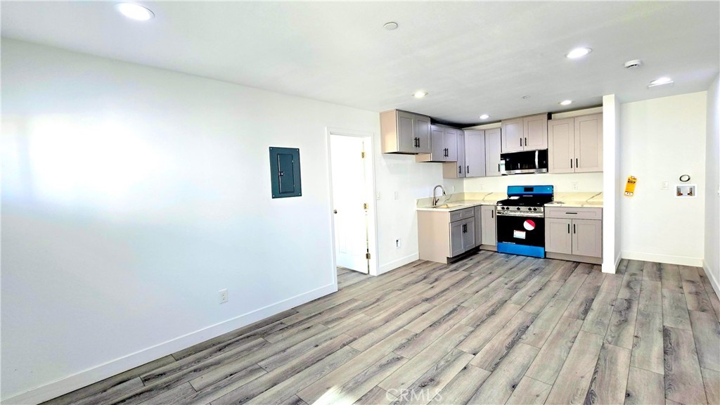 7539 Laurel Avenue 3