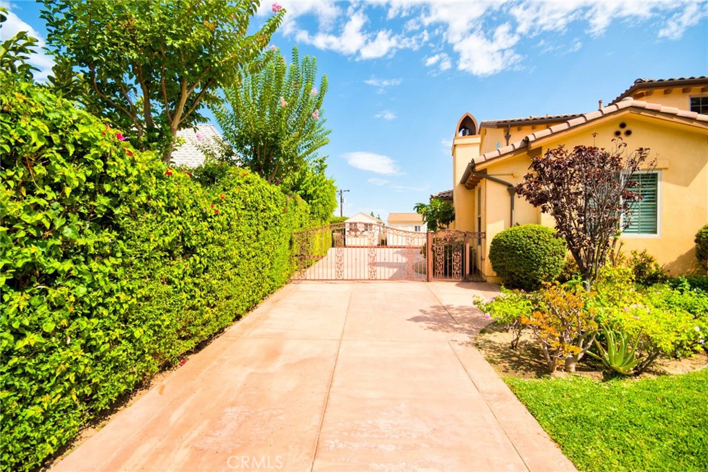 210 S El Morino Street