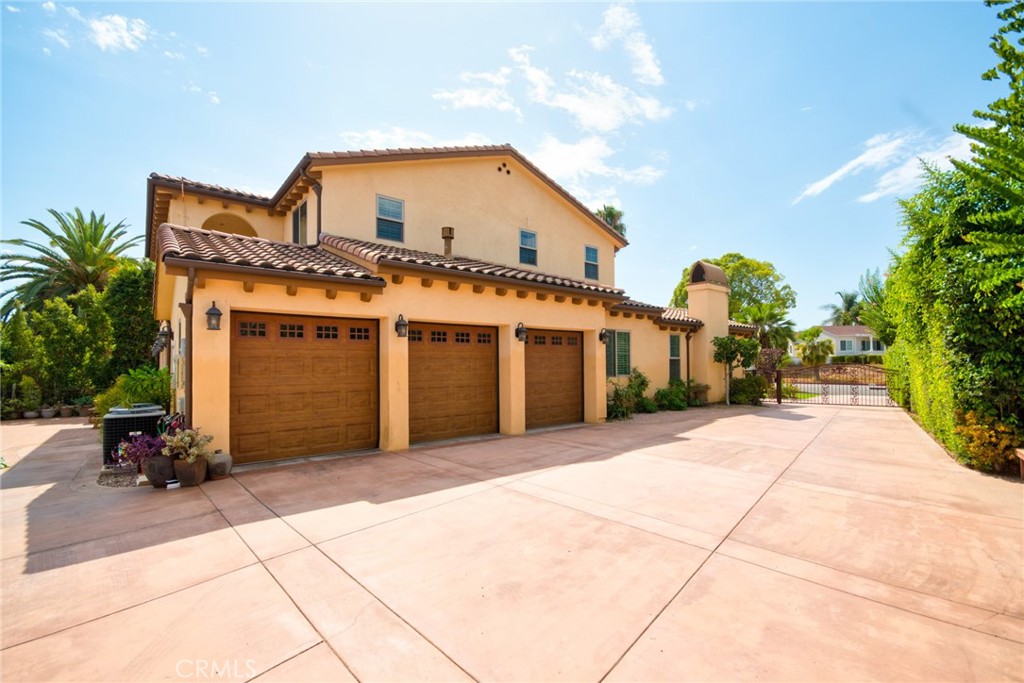 210 S El Morino Street