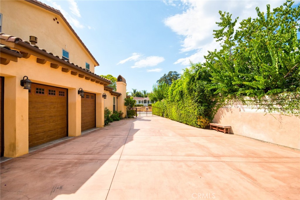 210 S El Morino Street