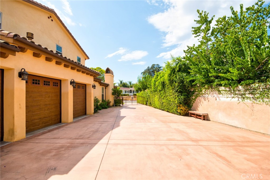 210 S El Morino Street