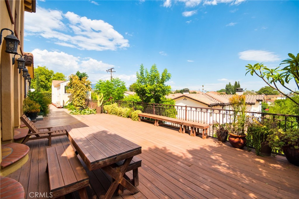 210 S El Morino Street