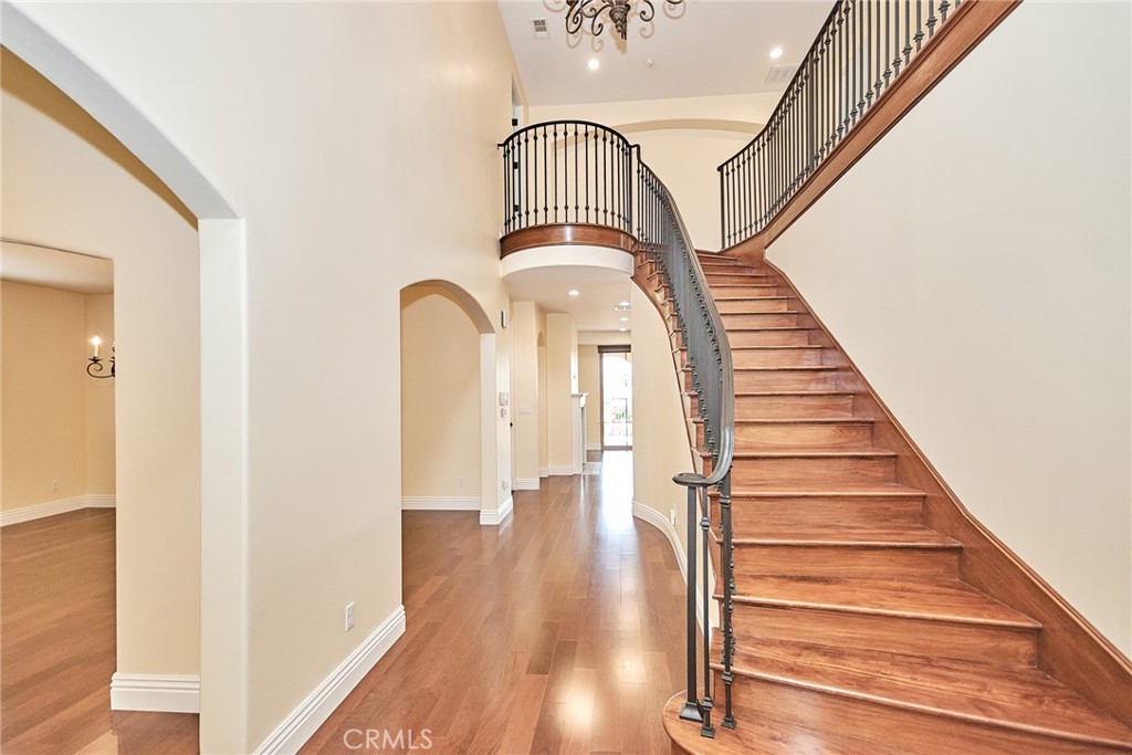 210 S El Morino Street