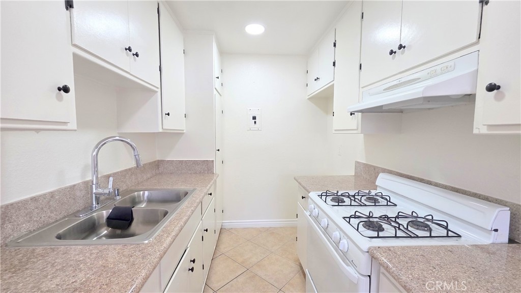 3733 Durfee 10
