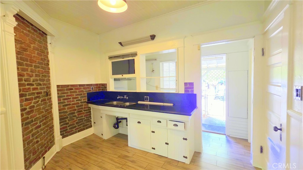 855 N Campus Avenue