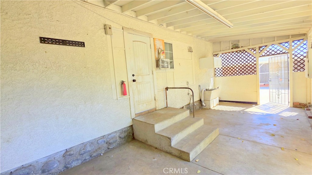 855 N Campus Avenue