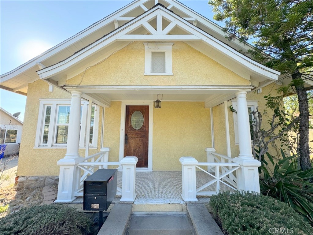 855 N Campus Avenue