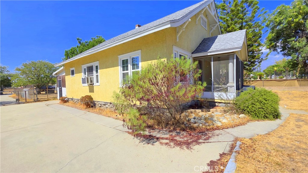 855 N Campus Avenue