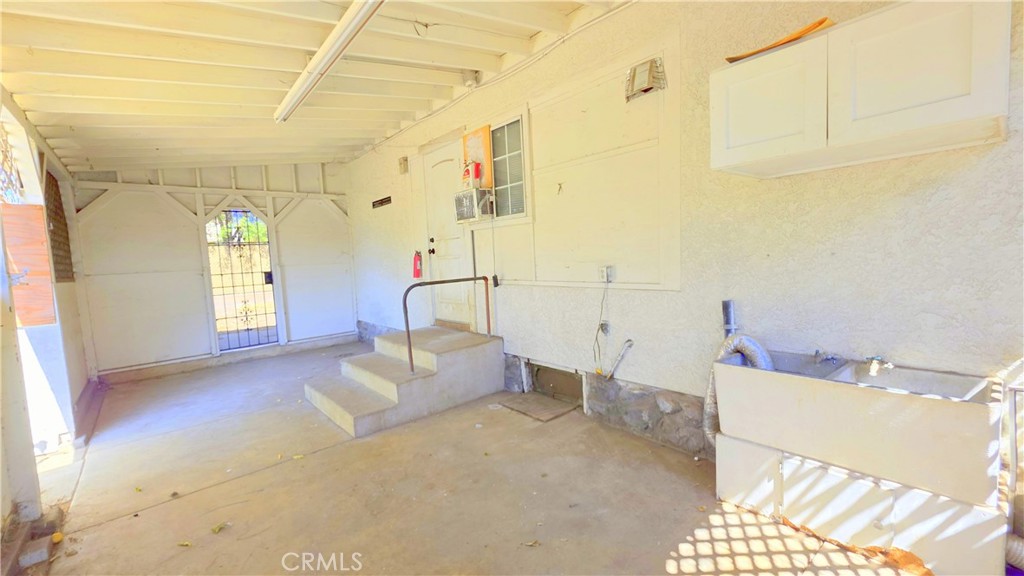 855 N Campus Avenue