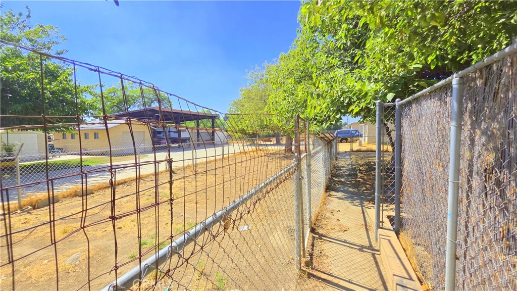 855 N Campus Avenue