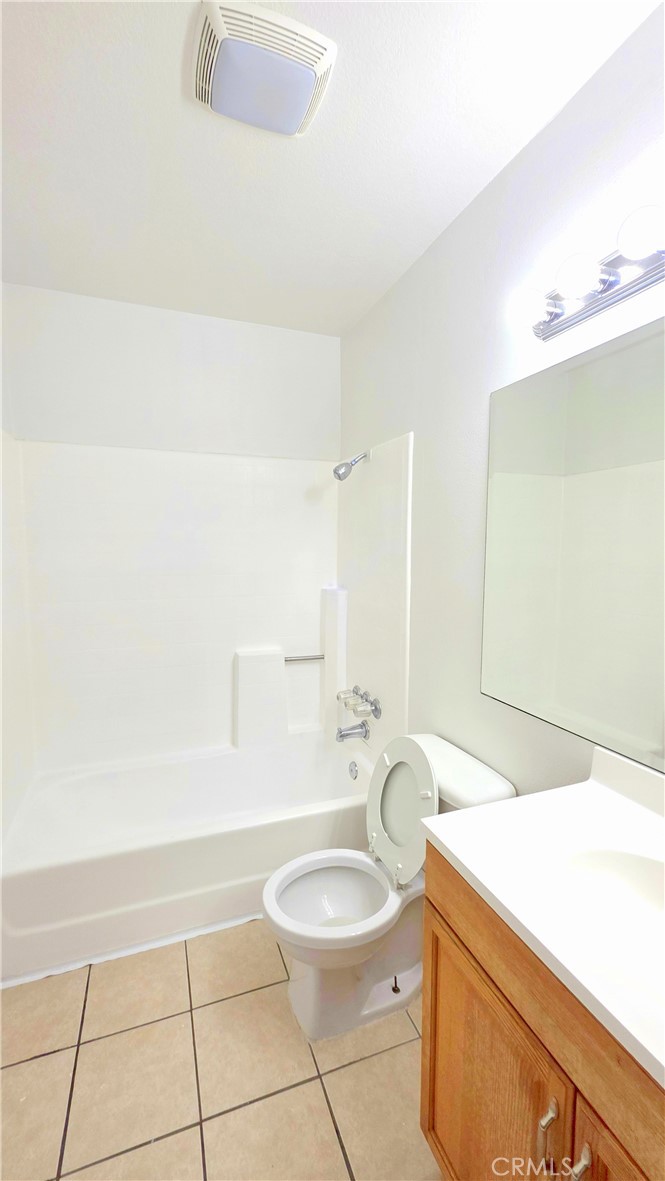 1049 W Francis Street F