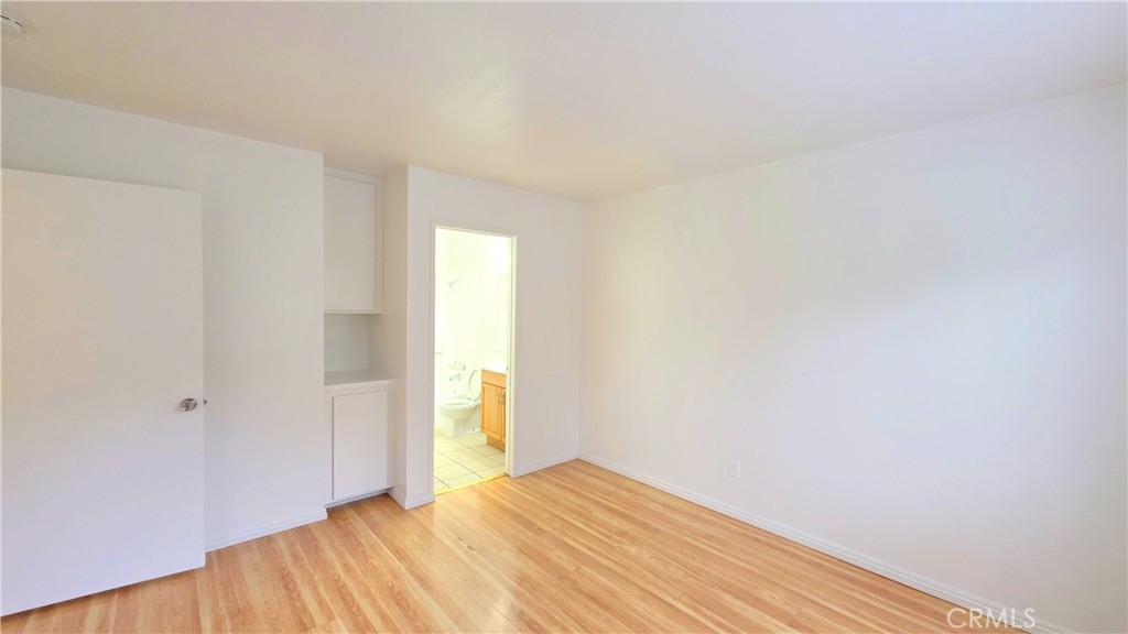 1049 W Francis Street F