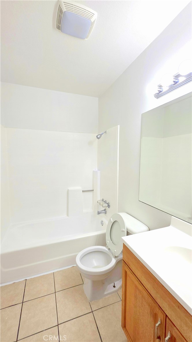 1049 W Francis Street F