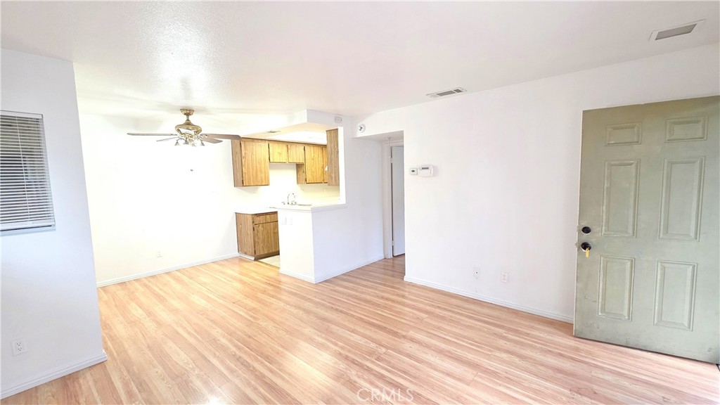 1049 W Francis Street F