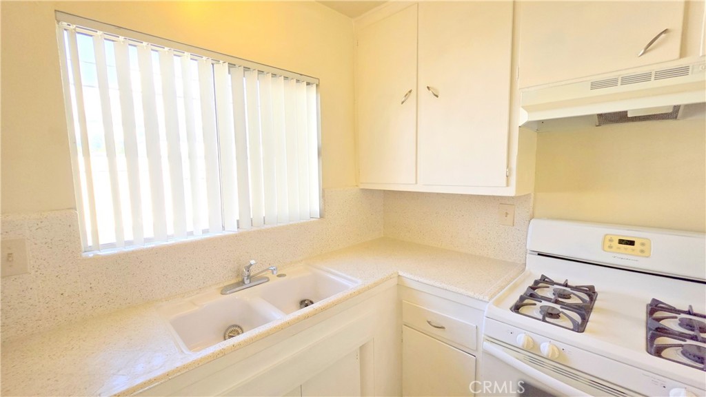 1026 W Granada Court 16