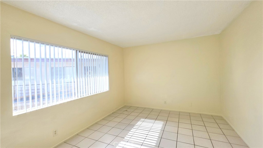 1026 W Granada Court 16