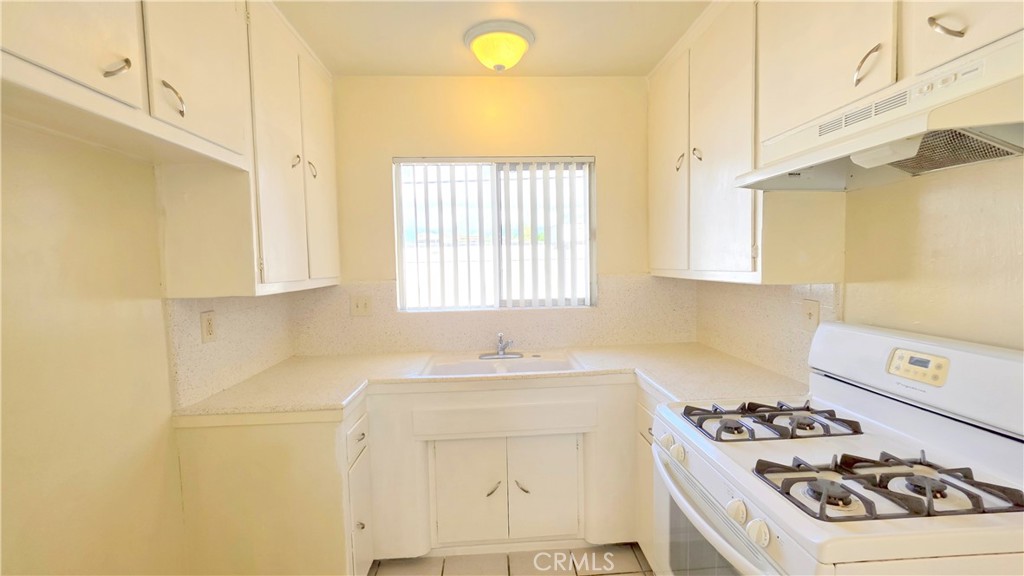 1026 W Granada Court 16