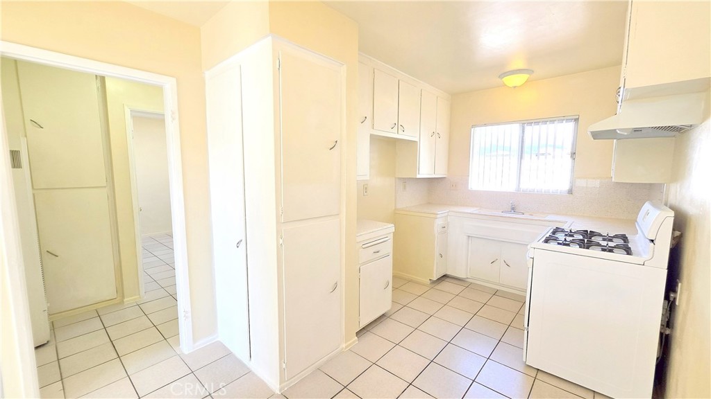 1026 W Granada Court 16