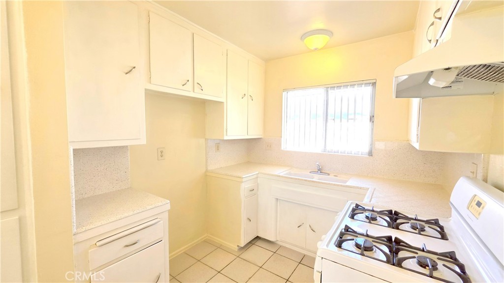 1026 W Granada Court 16