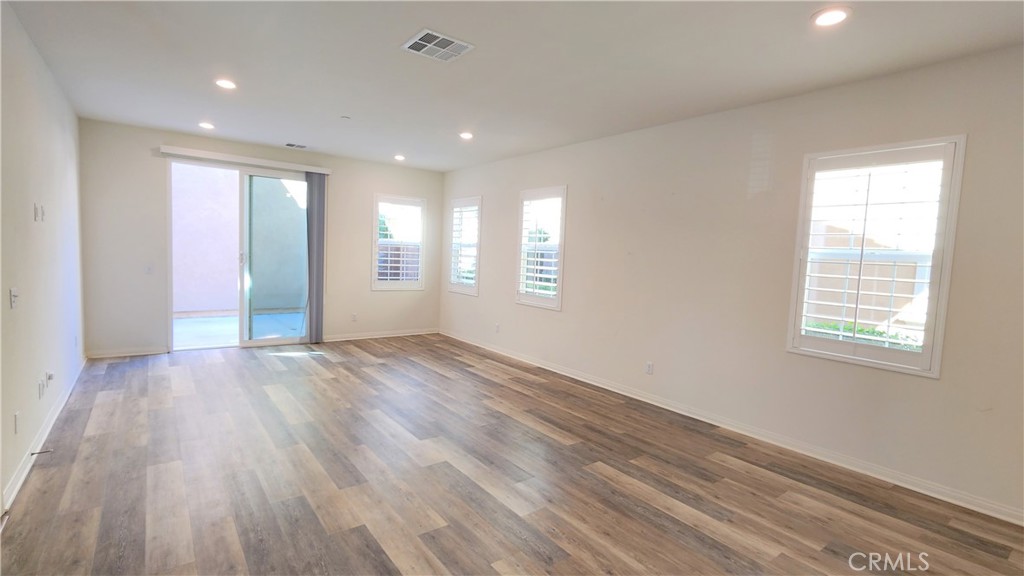 8614 Founders Grove