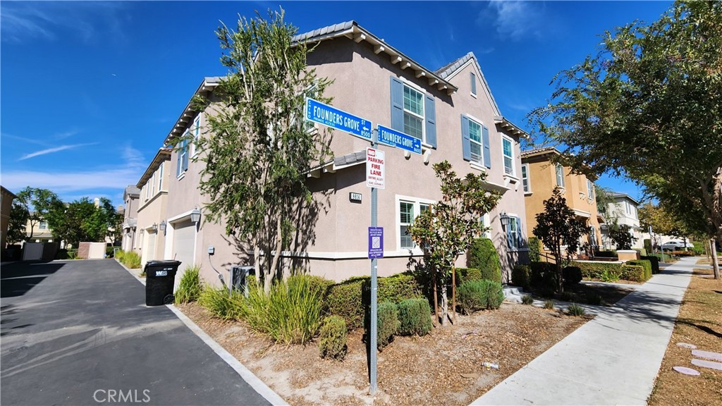 8614 Founders Grove