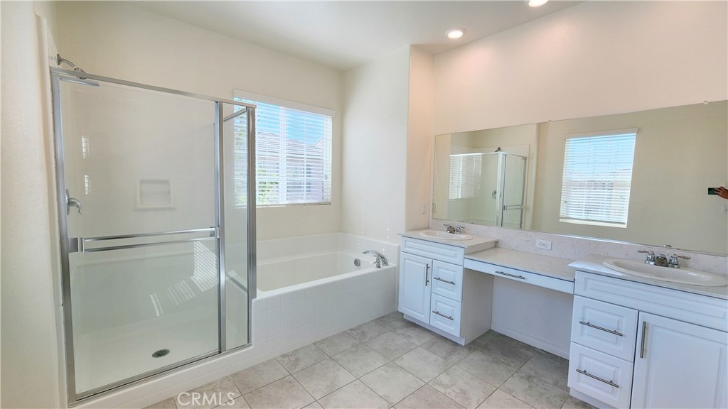 8614 Founders Grove