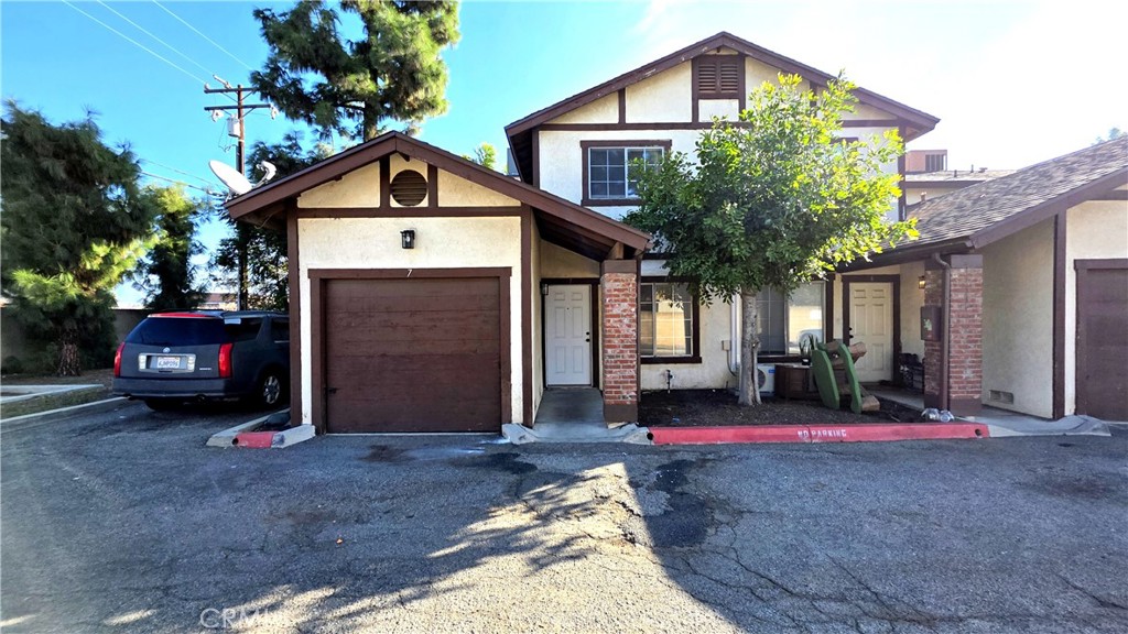 937 E Deodar Street 7