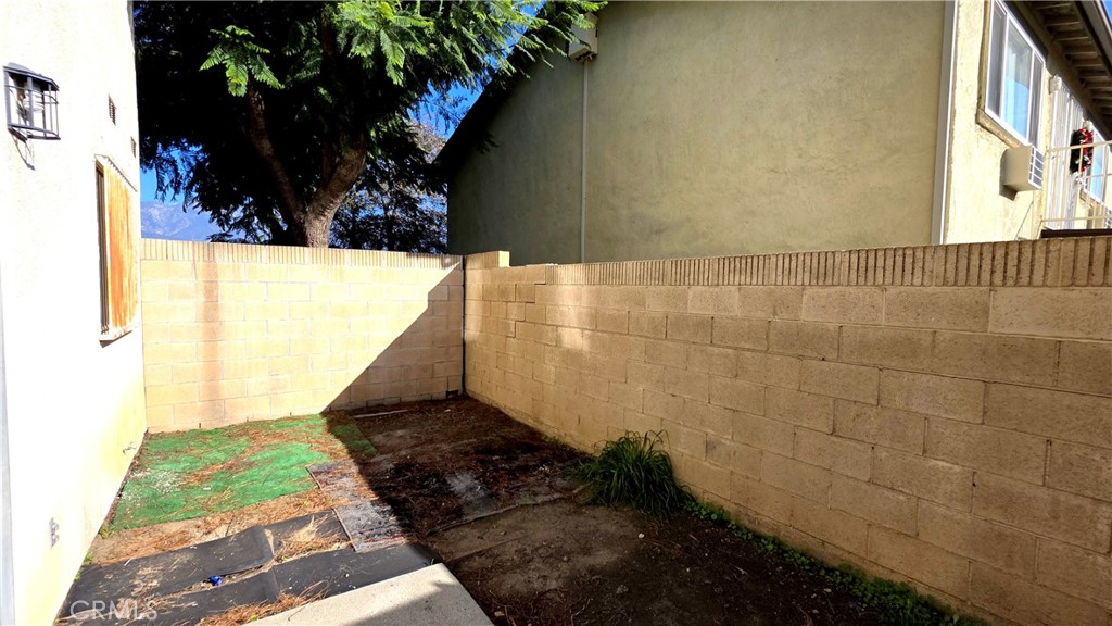 937 E Deodar Street 7