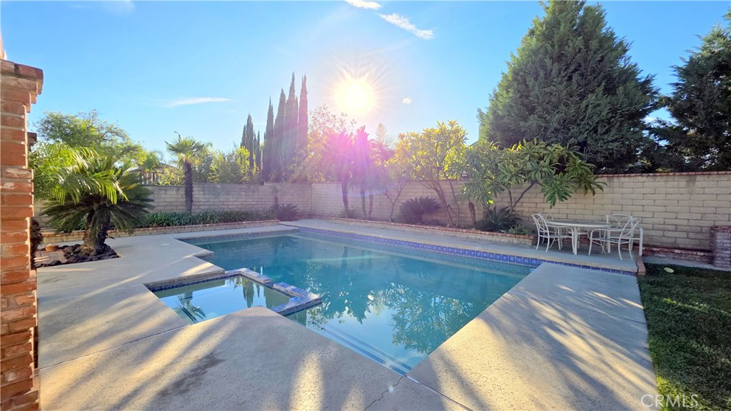 2632 S Calaveras Place