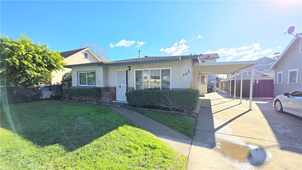 742 E F Street Front