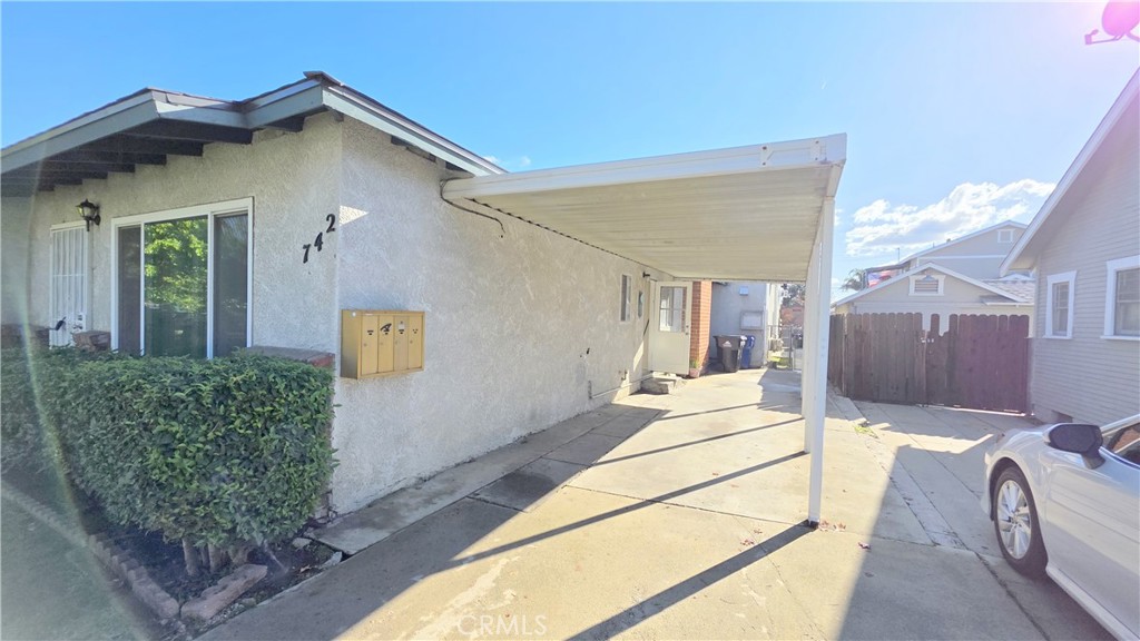 742 E F Street Front