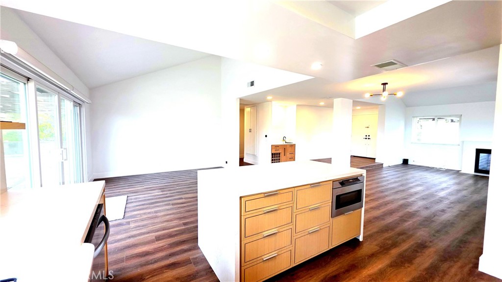 1546 Avenida Entrada