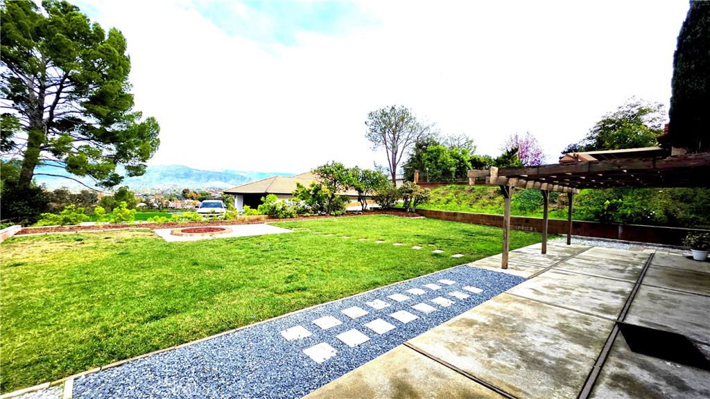 1546 Avenida Entrada