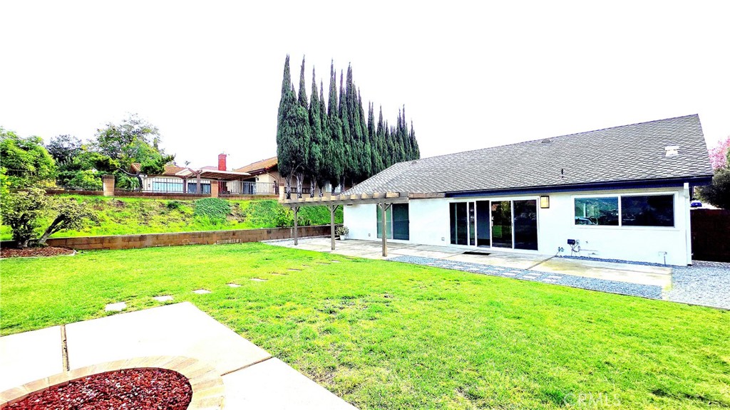 1546 Avenida Entrada