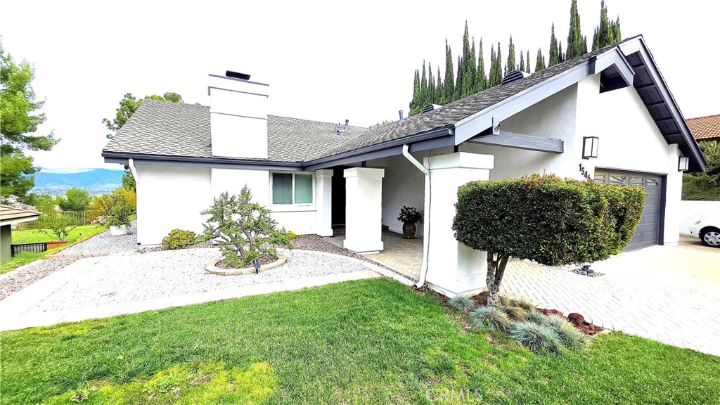 1546 Avenida Entrada